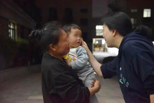 셰 씨가 팔아넘긴 아들은 다시 외할머니와 엄마 등 가족 품으로 돌아갔다.