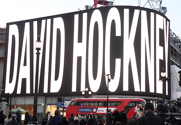 1일(현지시간) 영국 런던 피커딜리 서커스 광장 전광판에 상영 중인 데이비드 호크니의 디지털 작품 ‘태양 혹은 죽음을 그리 오래볼 수 없음을 기억하라’(Remember you cannot look at the sun or death for very long)/로이터 연합뉴스