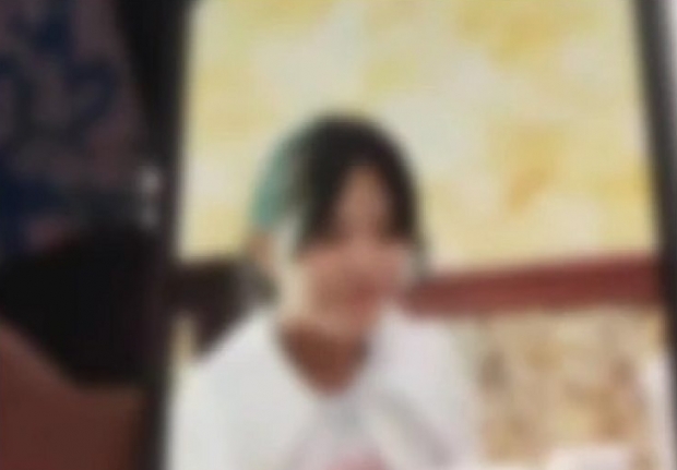13세에 결혼하고 14세에 아이를 출산한 것으로 확인된 중국 소녀. 출산한 아기의 생물학적 아버지의 신원은 밝혀지지 않았다