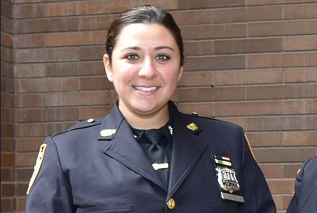 아버지와 남편, 남동생까지 모두 경찰인 엘리사 보겔 경관은 교사로 일하다 4년 전 뉴욕경찰에 합류했다.