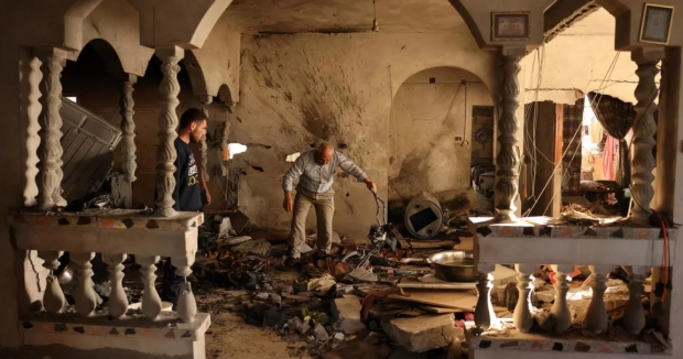 팔레스타인 현지시간으로 19일, 집에서 점심식사를 하던 남편과 아내, 3세 딸이 이스라엘의 폭격으로 현장(사진)에서 사망했다. AFP 연합뉴스