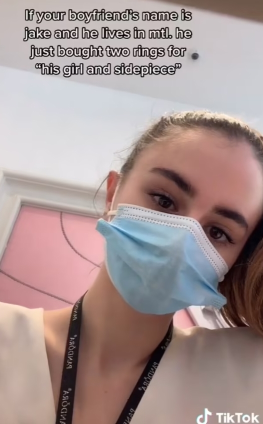 캐나다 몬트리올의 한 보석가게에서 일하는 여성 직원이 남성 고객의 ‘양다리’ 행태를 고발하는 영상을 틱톡에 올려 화제가 됐다.