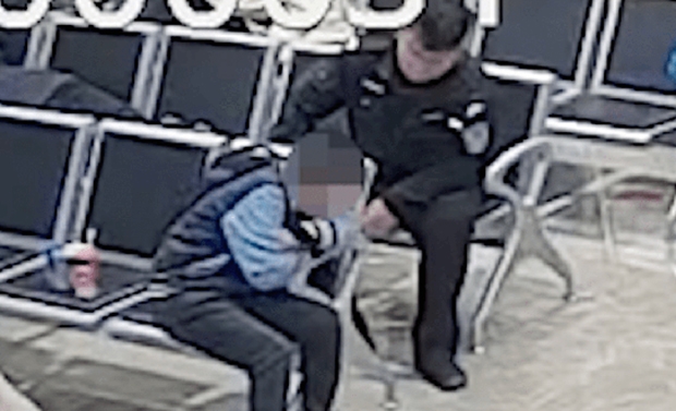 소년은 “아버지와 다툰 후 집을 나왔으며, 돌아가신 어머니가 너무 그리워 택시를 타고 묘지를 찾아가려 했으나 정확한 위치가 기억이 나지 않았다”고 털어놨다.