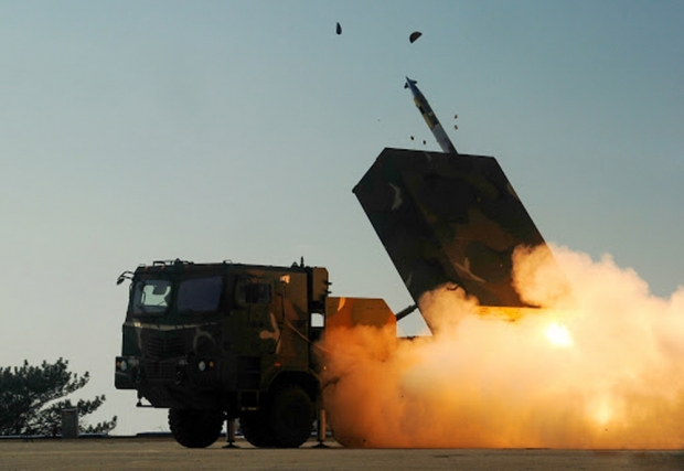 제1포병여단은 여단 직할부대로 대포병 레이더를 가진 표적대대와 천무 그리고 대구경 다연장 로켓포인 MLRS 대대를 가지고 있다. 사진=육군