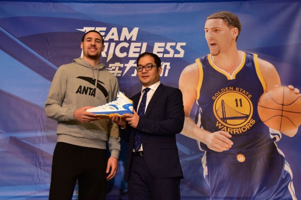 중국 브랜드 안타 스포츠와 계약을 맺은 클레이 톰슨