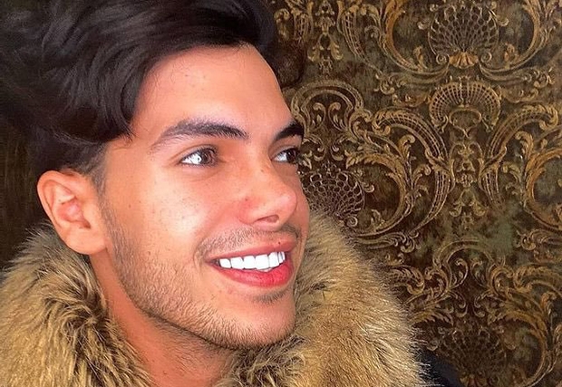 소셜미디어에서 나름 유명세를 떨쳤던 이란 청년 알리 파젤리 몬파레드(20)는 지난달 4일 성소수자라는 이유로 친척에게 납치, 참수당했다.