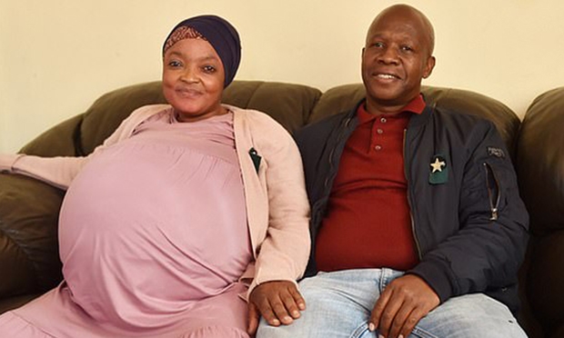 일단 남아공에서 태어난 열 쌍둥이의 건강 상태나 현재 모습 등은 아직 공개되지 않았다. 출산 사실이 공식적으로 인정되고 열 쌍둥이가 모두 살아남으면 자연 임신으로 태어난 세계 최다 쌍둥이 기록은 또 한 번 갈리게 된다.