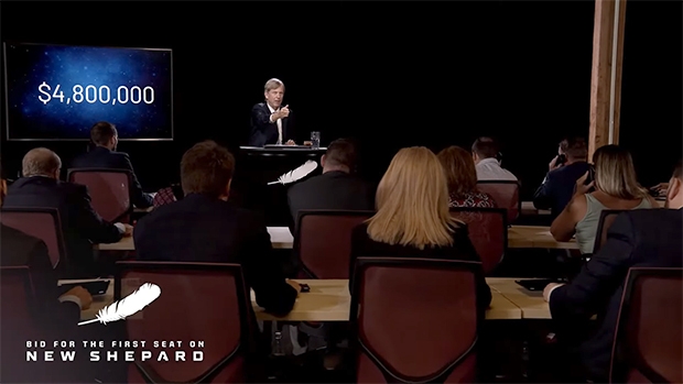 좌석 경매 시작가는 480만 달러(약 54억 원)였으나, 159개국 7600명이 입찰에 뛰어들면서 4분 만에 2000만 달러를 돌파, 7분 만에 경매가 마감됐다.