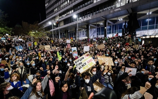 조지 플로이드가 사망한 뒤 지난해 호주에서 열린 인종차별 반대 시위