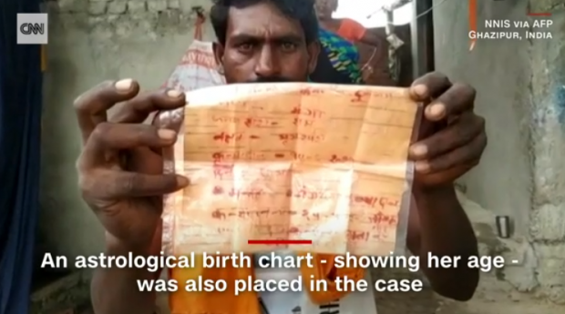 아기 곁에는 아기가 태어난 날짜와 시간이 적힌 메모가 있었고, 아기가 담긴 나무상자는 힌두교 신의 이미지로 장식돼 있었다.