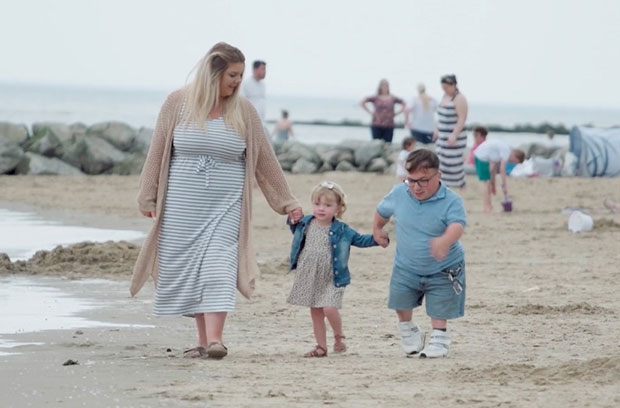 5년차 부부인 두 사람 사이에는 2살난 딸도 있다. 다행히 남편의 병은 딸에게는 유전되지 않은 것으로 확인됐다. 남편은 “처음 딸을 내 품에 안았던 때를 기억한다. 결혼과 더불어 내 인생 최고의 순간이었다”며 그날의 감격을 떠올렸다.