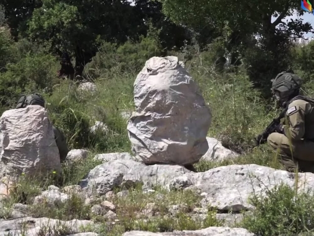 키트 300 위장막을 테스트하는 이스라엘군의 모습.(사진=미디어라인/유튜브)