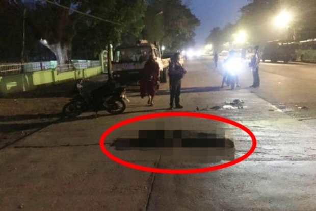 미얀마 현지시간으로 4월 13일 수상한 차량을 쫓아 오토바이를 타고 나갔다가 주검으로 돌아온 30대 남성의 사망 당시 사진.