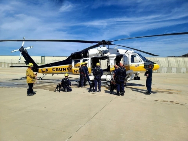 활용도가 높은 실내공간을 자랑하는 S-70i 파이어호크는 각종 소방장비를 갖춘 13명의 소방대원을 수송할 수 있다. 사진=로스앤젤레스 카운티 소방서