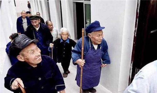 평균 신장이 80cm에 불과한 한 중국 마을의 주민들