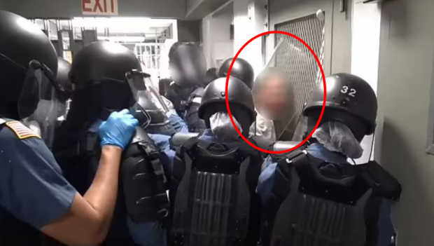 지난 1월 미국 뉴저지주의 유일한 여성 교도소에서 완전무장한 교도관들이 여성 수감자를 폭행하는 모습을 담은 동영상이 처음 공개됐다.