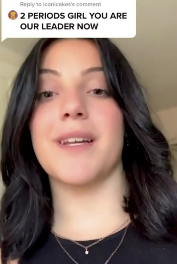 SNS 활동을 하는 디안젤로의 모습