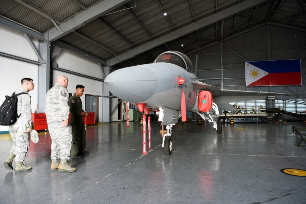 필리핀은 지난 2014년 우리나라와 정부 간 계약방식으로 12대의 FA-50을 구매했다. 사진=미 공군
