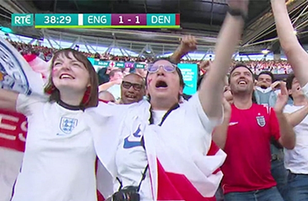 거짓 병가를 냈다가 중계 카메라에 딱 걸려 결국 해고 통보까지 받은 파루오키는 눈물을 머금고 퇴사할 수밖에 없었다.