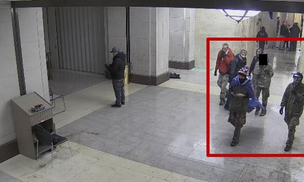 의회 내 CCTV에 포착된 뮌 가족의 모습