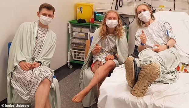 벼락 맞고 생존한 영국 삼남매. 앤드루 잡슨(왼쪽부터 순서대로)과 이소벨 잡슨 그리고 레이철 잡슨의 모습.