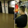 [영상] 中 폭우로 지하철 침수…전동차 갇힌 승객 12명 사망