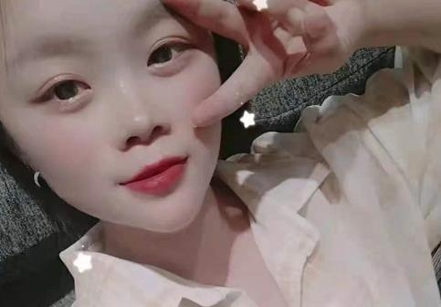 크레인 기사로 일하며 두 딸을 키워 온 중국의 20대 인플루언서(사진)가 추락사하는 모습이 SNS로 생중계됐다