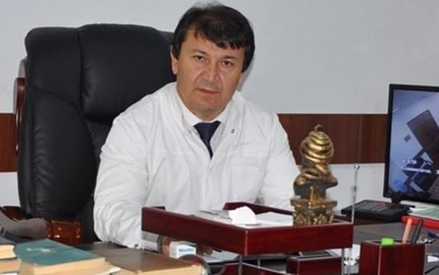 대통령의 조카들은 20일 어머니 사망 직후 보건 장관 자몰리딘 압둘로조다(사진)를 불러다 주먹 세례를 퍼부었다.