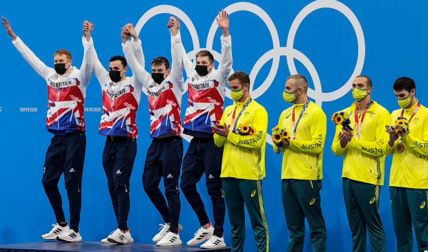 스콧은 2020도쿄올림픽 남자 자유형 200m에서 은메달을, 계영 800m에서 금메달을 목에 걸며 환한 웃음을 되찾았다. 쑨양이 지난해 2월 도핑 검사 방해 혐의로 자격정지 4년 3개월 처분을 받고 도쿄올림픽에 출전하지 못한 상황에서 열린 ‘클린’한 경기였다.