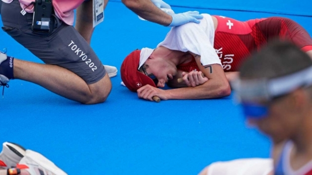 폭염 속에서 치러진 올림픽 경기 후 쓰러진 선수들 AP연합뉴스