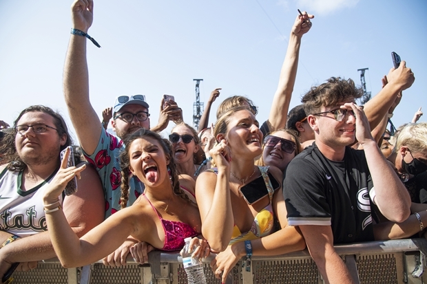 지난 1일 미국 시카고 일리노이주 시카고 그랜트파크에 세계 최대 록 축제 롤라팔루자를 즐기려는 사람들이 대거 몰렸다./AP연합뉴스