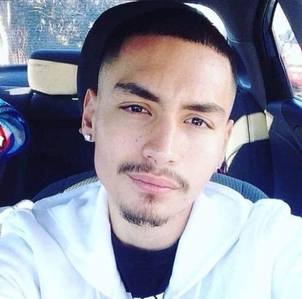 6온스 스테이크가 3.6온스밖에 되지 않는다며 문제를 제기한 앤토니오 채컨(22)의 모습.