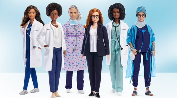 코로나19 팬데믹 시대에 대중의 건강을 위해 애쓴 여성 의료인과 과학자들을 모델로 만든 바비 인형 시리즈
