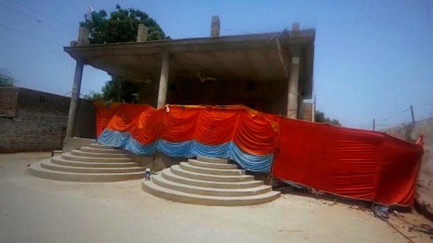 이슬람 군중에 의해 공격당한 파키스탄 동부의 힌두교 사찰. AP연합뉴스