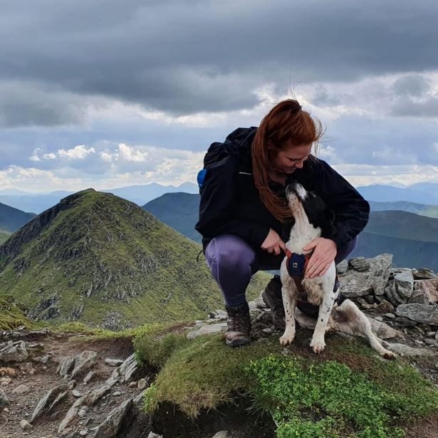 글래스고 주민 로리 길리스와 그녀의 반려견 퍽의 모습.