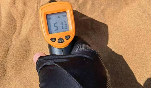 캠프에 참가한 한 학생은 사고 당시 텅거리 사막의 기온이 섭씨 50도를 넘었다고 주장했다.