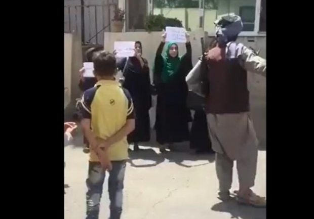 카불 거리시위 나선 용감한 4명의 아프간 여성