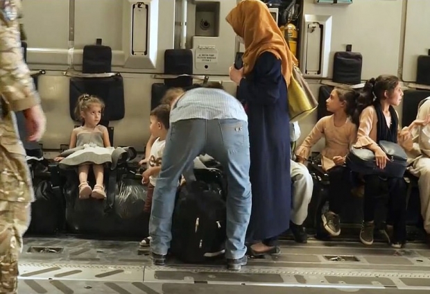 영 군용기 탑승 당시의 모습