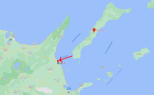 17일 종적을 감춘 러시아 사할린주 쿠나시르섬(쿠릴열도 최남단) 주민은 19일 일본 홋카이도 시베쓰 해안에서 발견됐다. 이즈메니 해협 24킬로미터를 헤엄쳐 간 주민은 일본 측에 정치적 망명을 신청했다./사진=구글 지도 캡쳐