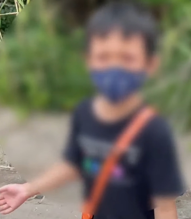 당시 영상에는 백인 남녀가 버티고 서서 김씨와 아이들에게 계속 시비를 거는 모습과, 김씨가 “제발 날 내버려 둬라. 당신들은 지금 나를 괴롭히고 있다”고 최소 13차례 부탁하는 장면을 볼 수 있다. 김씨는 “아들 역시 그만 하라고 부탁했으나 괴롭힘은 지속됐다”고 설명했다. 공포에 질린 아이들은 결국 울음을 터트렸다.