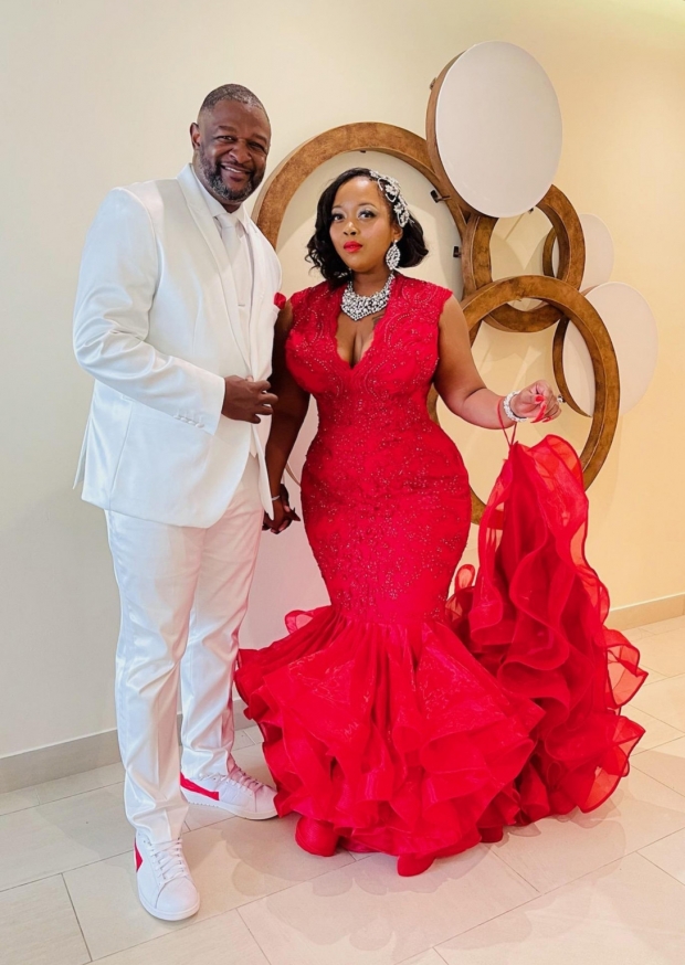 더그 시먼스와 데드라 시먼스 부부의 모습.