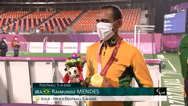 브라질 대표팀을 승리로 이끈 라이문도 멘데스 선수가 시상식 후 소감을 밝히고 있다./도쿄패럴림픽조직위원회
