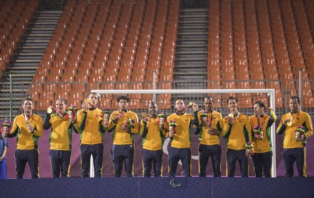 시상대에 오른 브라질 5인제 축구 대표팀./AP 연합뉴스