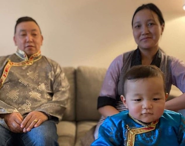 지난 1일 밤, 네팔 이민자 가족이 사는 뉴욕 퀸즈 우드사이드의 지하 아파트에 물이 들어차기 시작했다. 허리케인 ‘아이다’가 전례 없는 폭우를 쏟아부으면서 앙겔루 라마(50)와 아내 밍마 셰르파(45), 그리고 이들 부부의 2살 난 아들 롭상 앙이 지하방에 고립됐다.