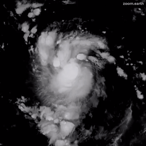 7일 오전 9시 괌 서북서쪽 약 920㎞ 부근 해상에서 발생한 제14호 태풍 ‘찬투’는 시속 18㎞ 속도로 서진 중이다. 7일 일본 기상위성 히마와리 8호에는 서태평양에서의 찬투 형성 과정이 포착됐다.