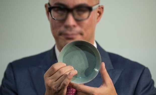 2017년 홍콩 소더비 경매에서 도자기 사상 최고가인 431억 원에 낙찰된 여요 청자. 붓 씻는 용도의 손바닥만 한 자기지만, 여요에서 만들어진 자기로서 그 가치가 인정됐다.