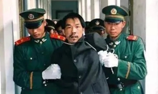 이들의 연쇄 살인은 파즈잉이 1999년 7월 안후이성 피해자 집에 몸값을 받으러 갔다가 붙잡히면서 끝이 났다. 파즈잉은 같은 해 12월 처형됐다.