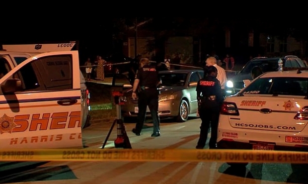 무려 아침부터 저녁까지 9시간이 넘는 시간동안 뜨거워진 차 안에 방치됐던 한 살 여아가 결국 사망한 채 발견됐다.