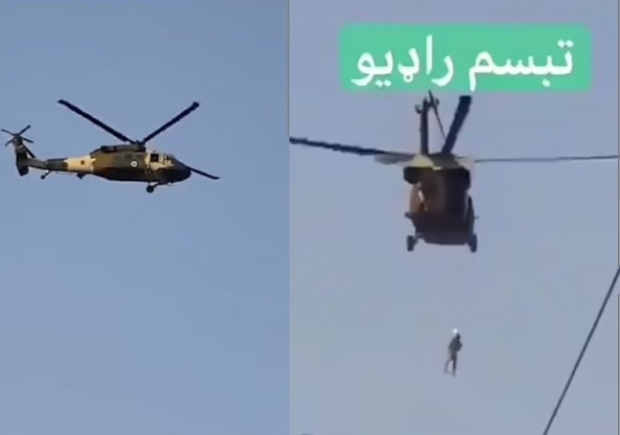 칸다하르 상공을 날고있는 블랙호크의 모습