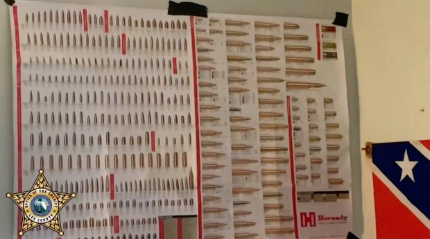 코너 프루엣(13)과 필립 버드(14)의 집에서 발견된 증거품들